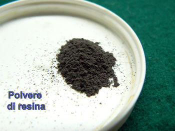 Fig. 5 - Preparazione della resina in polvere